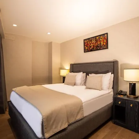 Root Karakoey Hotell 4*